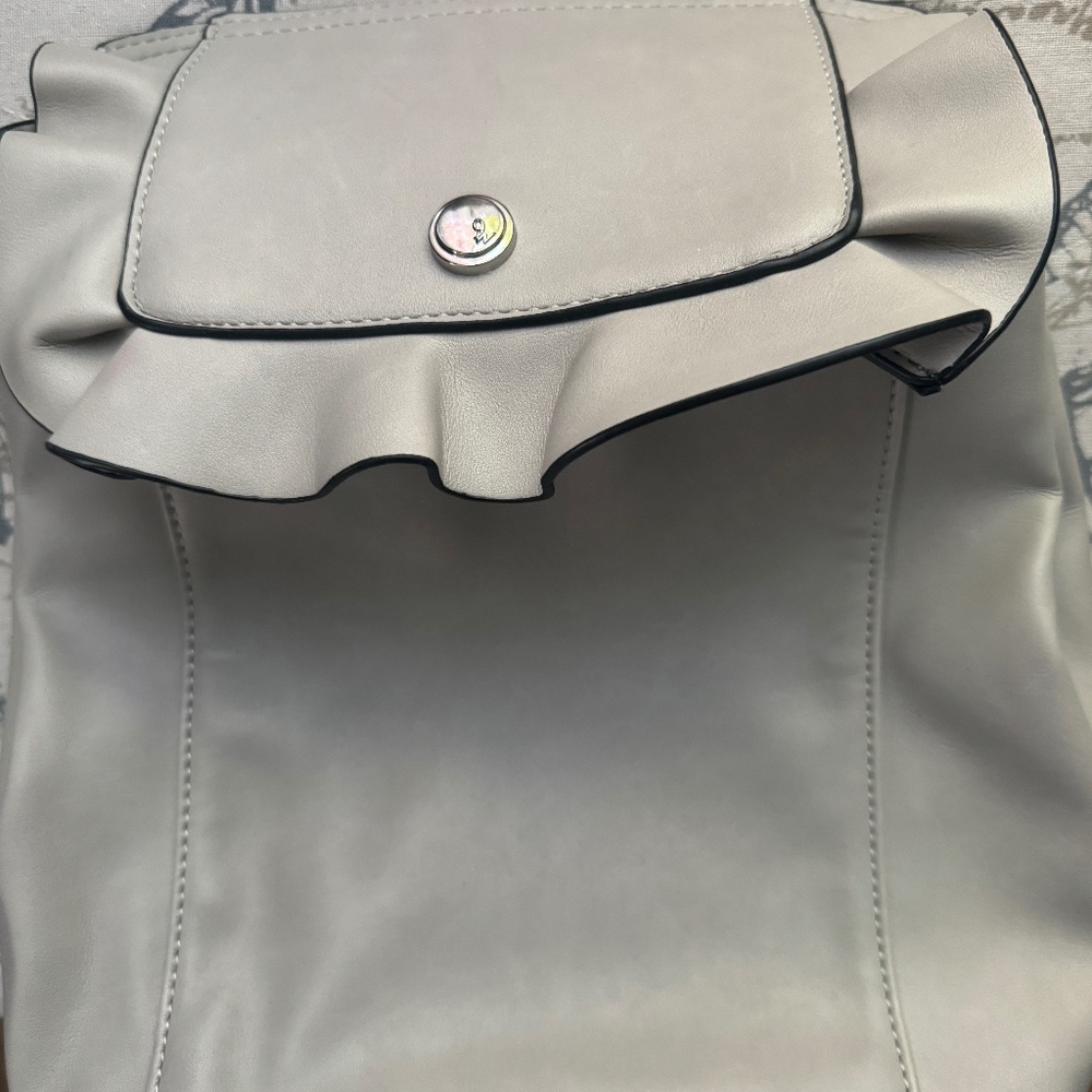 Nine West Gray Purse/Backpack Pre-owned Excellent Condition!